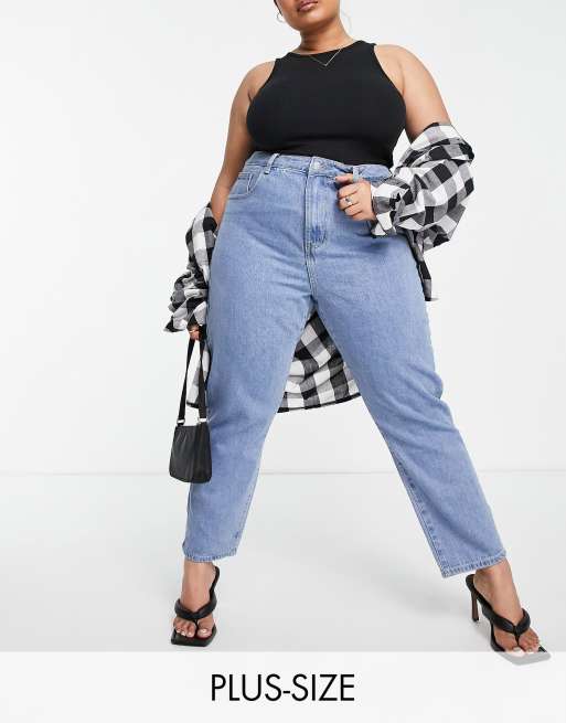 In The Style Plus x Dani Dyer - Mom jeans in blauw met wassing