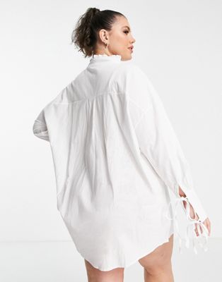 Robes casual In The Style Plus x Dani Dyer - Robe chemise avec manches froncées nouées - Blanc