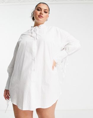Robes casual In The Style Plus x Dani Dyer - Robe chemise avec manches froncées nouées - Blanc