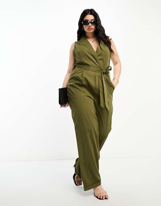 In The Style Plus x Gemma Atkinson - Elegante mouwloze jumpsuit met strikceintuur in kaki