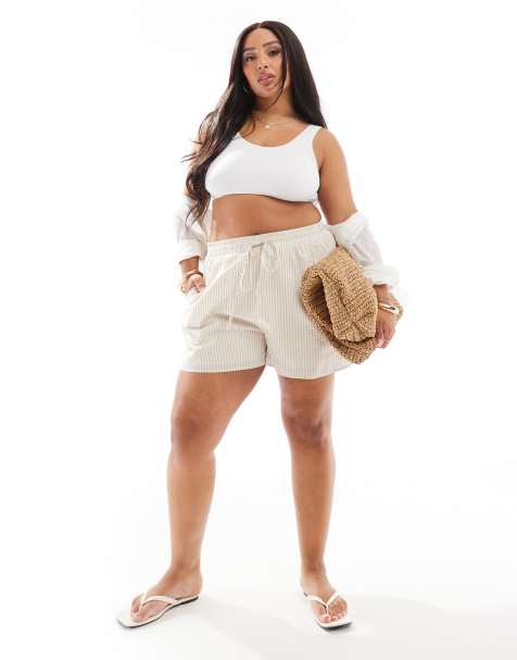 In The Style Plus x Georgia Louise – Shorts in Creme mit Tunnelzug und Streifen - view 1