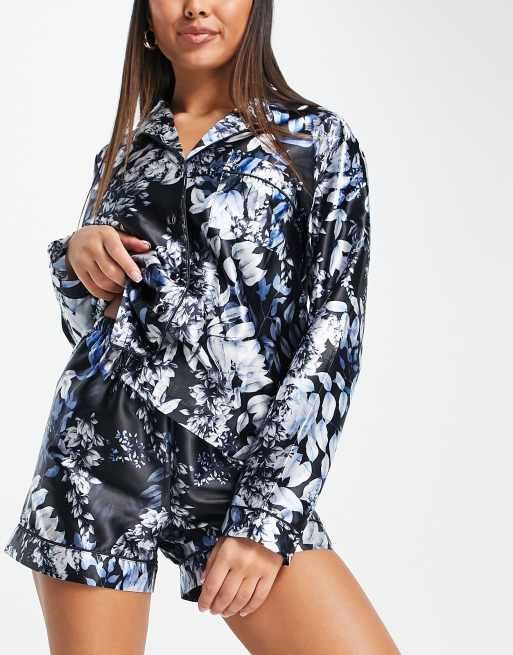 In The Style Plus x Lorna Luxe - Ensemble de nuit 3 pièces avec short en satin à imprimé floral - Bleu marine
