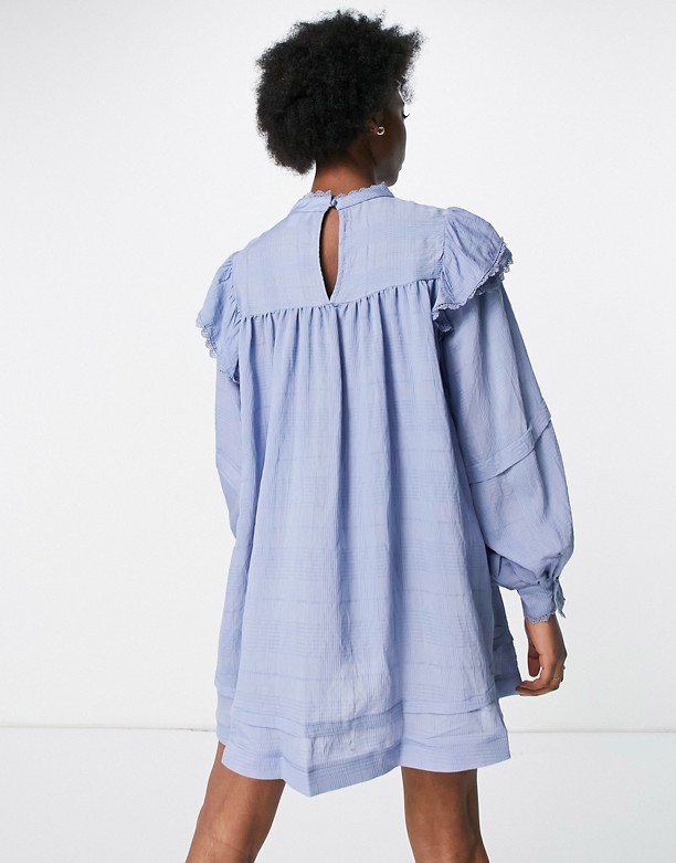 In The Style Plus x Lorna Luxe – Niebieska luźna sukienka w teksturowane paski z bufkami i falbankami na ramionach Niebieski 100% Gwarantowana 