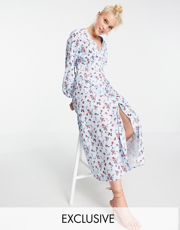  2021 Najnowszy In The Style Plus x Olivia Bowen – Niebieska zwiewna sukienka maxi w kwiaty z bufkami i ozdobnymi guzikami, tylko w ASOS Wielokolorowy
