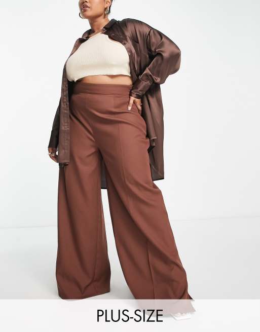 In The Style Plus x Perrie Sian - Elegante broek met zijsplit in roestbruin