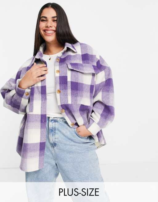In The Style Plus x Perrie Sian – Longline-Hemdjacke in Flieder-Bunt