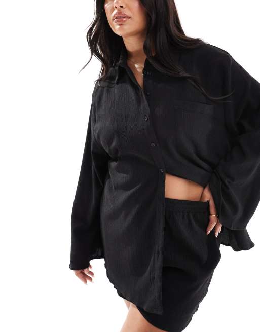 In The Style Plus x Perrie Sian - Oversized strandskjorte med tekstur i sort - Del af sæt - Kun hos ASOS