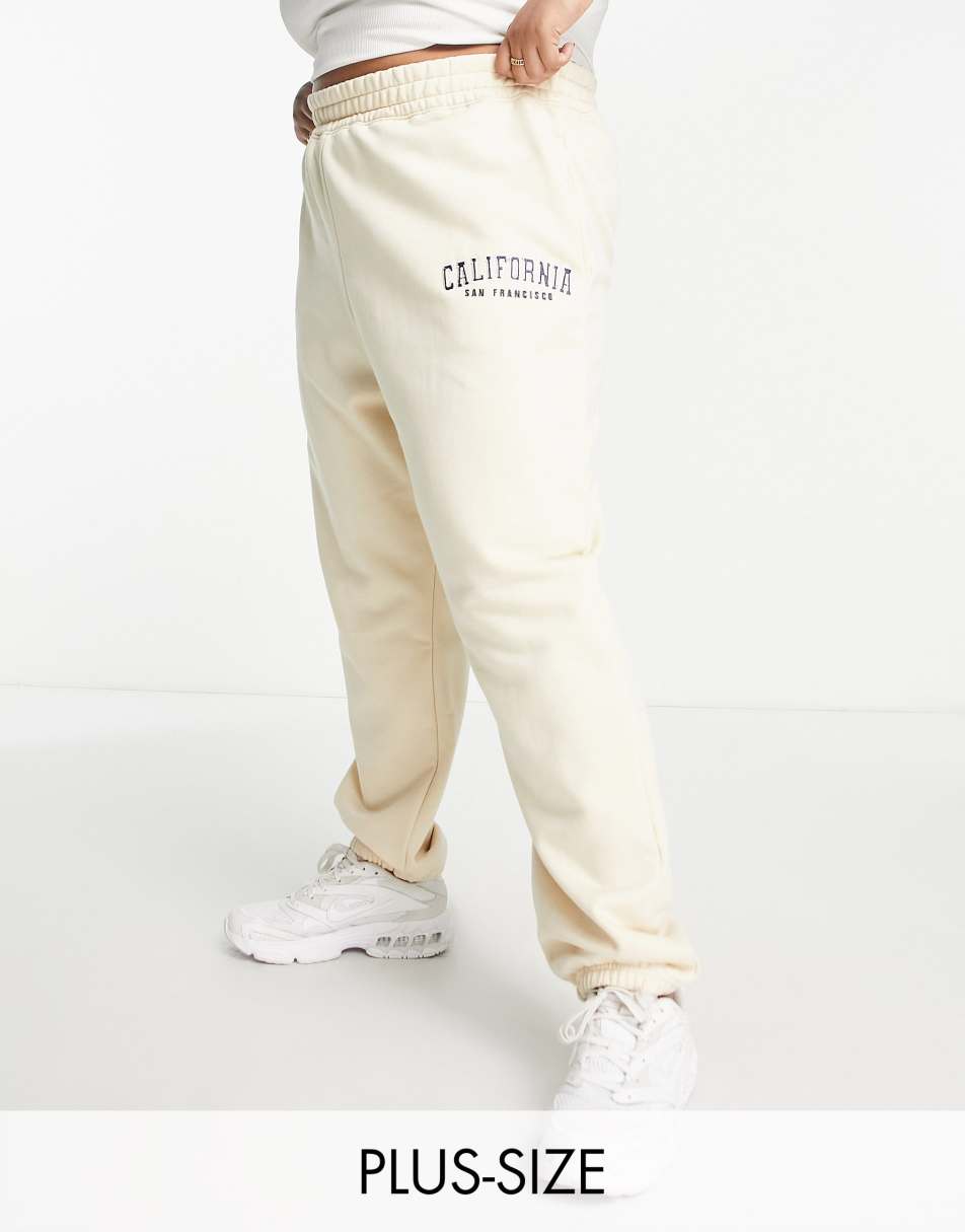 In The Style Plus x Perrie Sian slogan jogger co-ord in cream