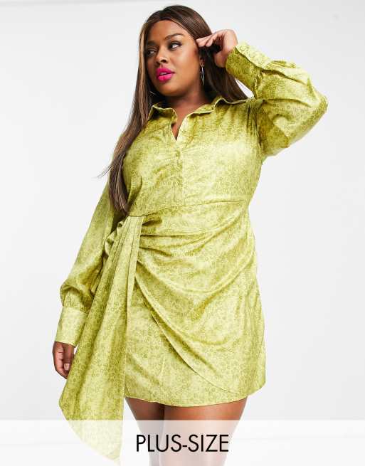 In The Style Plus x Perrie Sian - Vestito camicia corto svasato chartreuse con stampa animalier e dettaglio avvolgente