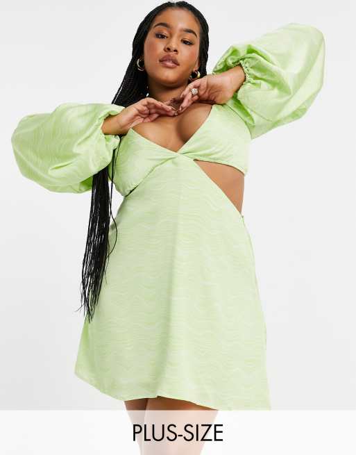 In The Style Plus x Yasmin Chanel - Vestito skater in raso verde con maniche voluminose e cut-out