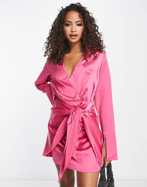 In The Style Robe chemise coupe portefeuille en satin Rose