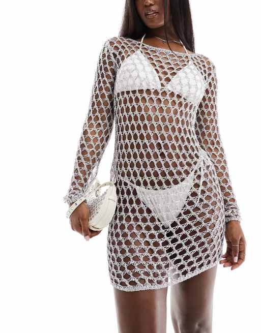 In The Style - Robe courte de plage en maille au crochet métallisée à manches longues et décolleté dans le dos - Argenté