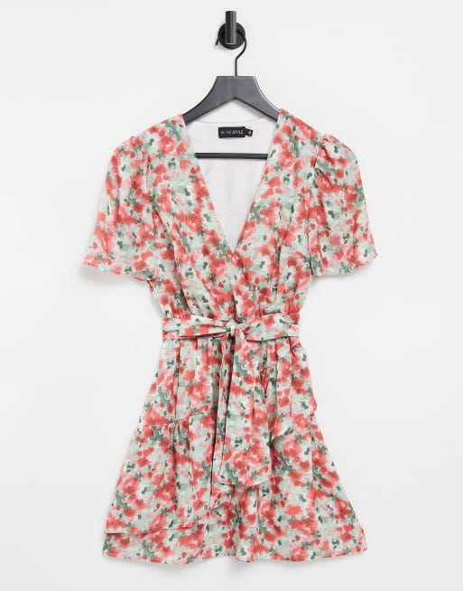 In The Style - Robe portefeuille à manches courtes et imprimé floral - Rose
