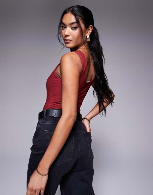 In The Style sculpt and control scoop neck bodysuit in burgundy, 3 of 4