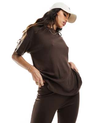 In The Style - Set aus T-Shirt und Schlaghose in Schokobraun-Brown