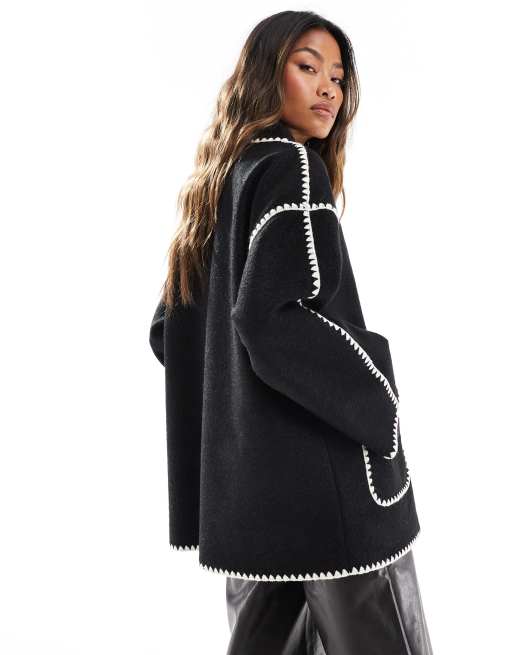 In The Style - Sort longline jakke med syninger i kontrastfarve, 2 af 4