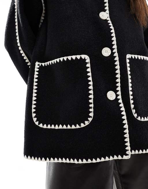 In The Style - Sort longline jakke med syninger i kontrastfarve, 3 af 4