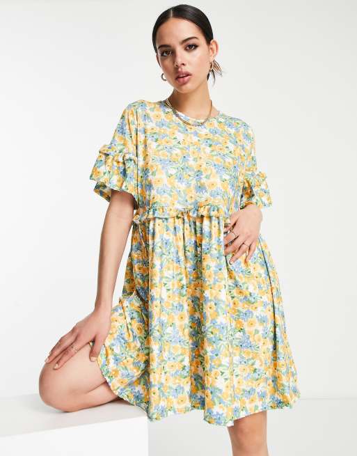 In The Style – Stacey Solomon – Niebieska sukienka w kwiaty o luźnym warstwowym fasonie 