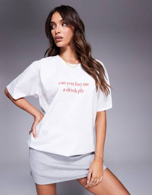 In The Style - T-Shirt in Weiß mit „Can you buy me a drink plz"-Slogan