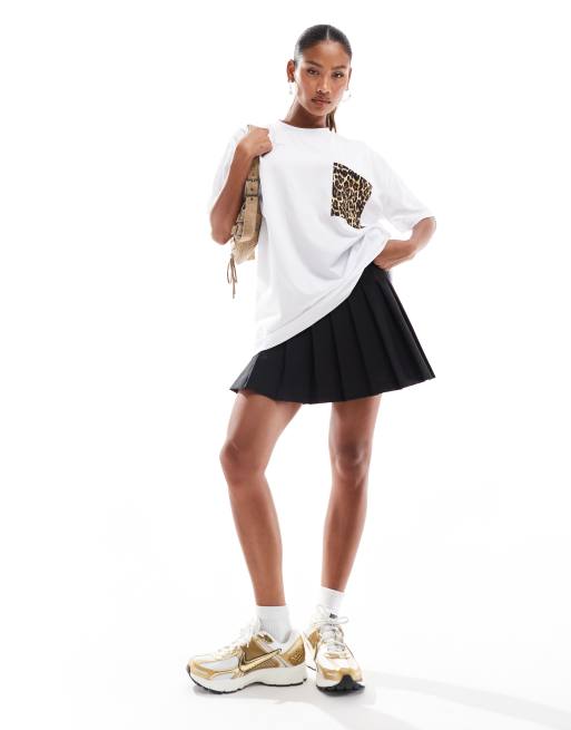 In The Style – Vit t-shirt i oversize med kontrasterande, leopardmönstrad ficka, 4 av 4