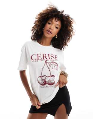 In The Style – Vit t-shirt med körsbärstryck - view 1