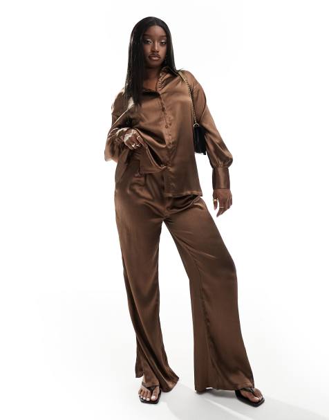 In The Style – Weit geschnittene Satinhose in Schokobraun, Kombiteil - view 1