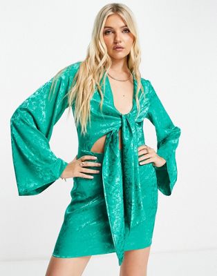 Femme In The Style x Billie Faiers - Robe courte nouée tissée en jacquard à décolleté plongeant - Vert
