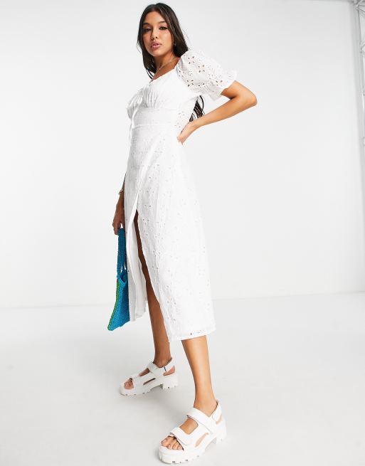 In The Style x Billie Faiers - Vestito midi ricamato in pizzo con maniche a palloncino e spacco sulla coscia bianco