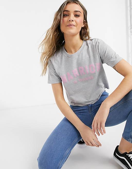 In The Style x Courtney Black – Szary krótki T-shirt z motywem sportowym