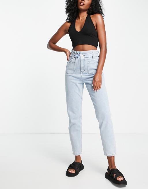 In The Style x Dani Dyer - Mom jeans met plooirand en zakken aan de voorkant in stonewash