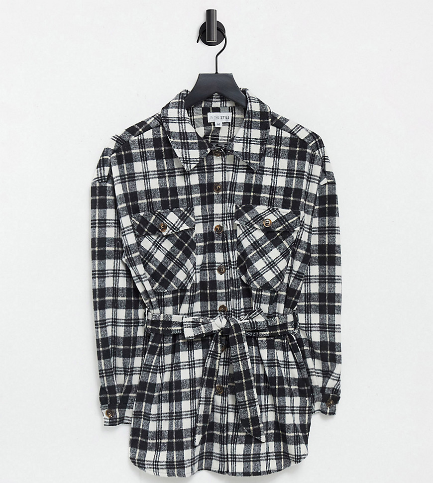 In The Style x Dani Dyer – Umstandsmode – Gebürstete Hemdjacke mit Gürtel und schwarz-weißem Karomuster-Mehrfarbig