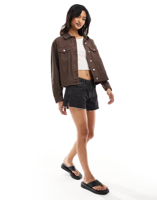 In The Style x Hannah Brown - Recht denim jack in chocoladebruin, 2 van 4