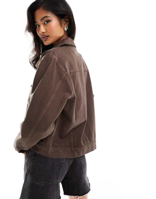 In The Style x Hannah Brown - Recht denim jack in chocoladebruin, 3 van 4