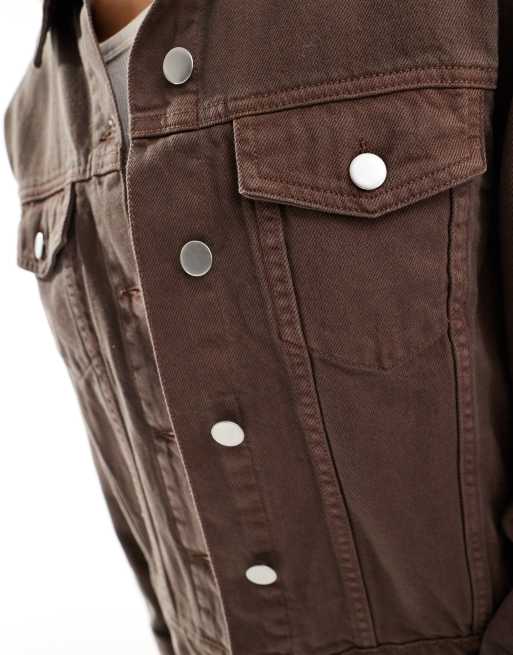In The Style x Hannah Brown - Recht denim jack in chocoladebruin, 4 van 4