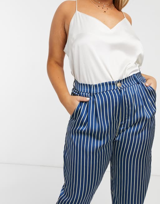 In The Style x Laura Jade Plus - Pantalon à rayures en satin, 3 de 4