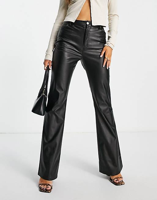 In The Style x Liberty - Flare-broek met leerlook in zwart