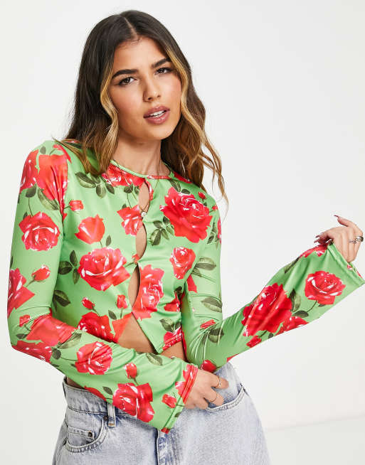 In The Style x Liberty – Langärmliges, kurzes Oberteil in Grün geblümt mit Tropfenausschnitt
