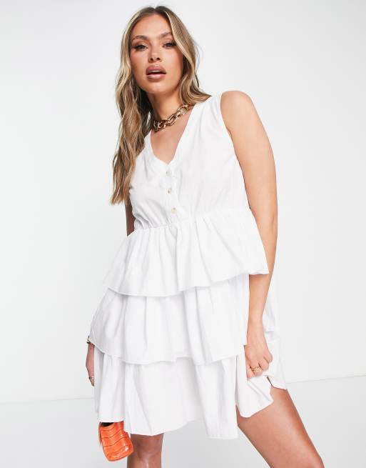 In The Style x Lisa Jordan – Ärmelloses, gestuftes Hemdkleid in Weiß