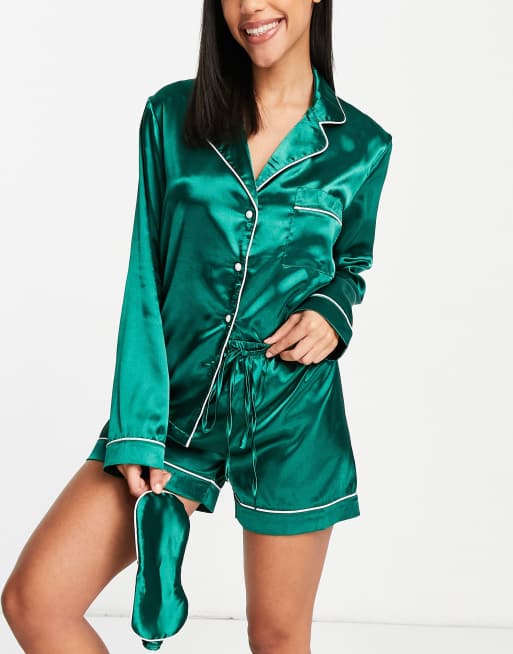 In The Style x Lorna Luxe – 3-teiliges Pyjama-Set aus Satin mit Shorts in Smaragdgrün
