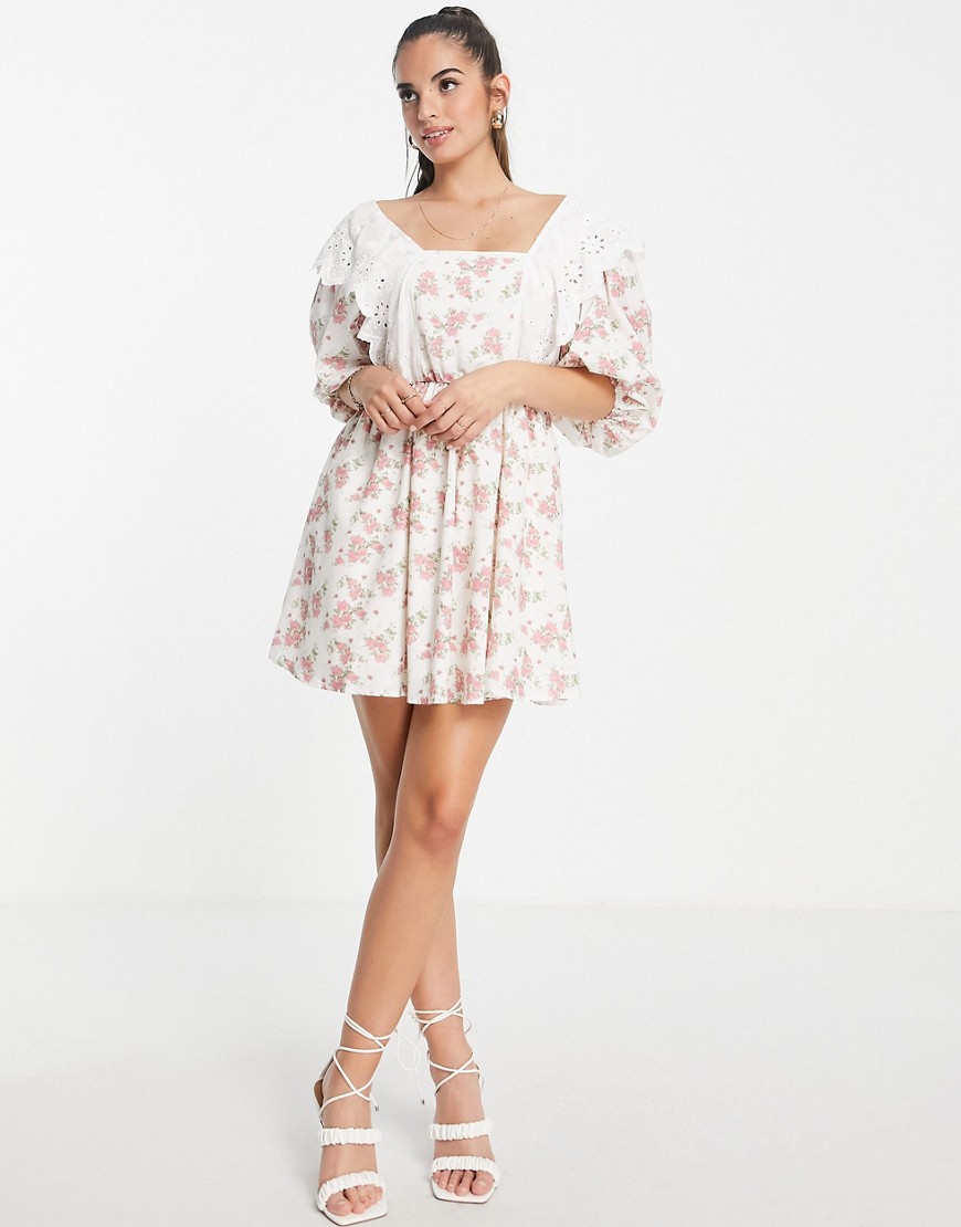 In The Style x Lorna Luxe exclusive trim bib detail mini smock dress in rosebud floral print-Multi