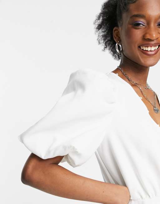 In The Style x Lorna Luxe – Schwingender Playsuit mit Puffärmeln und Blumenmuster, 3 von 4