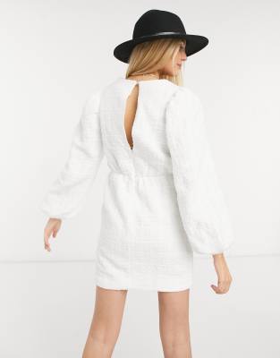 In The Style x Lorna Luxe - Vestito grembiule con colletto oversize, colore bianco-Nero - In The Style  donna Nero - immagine2