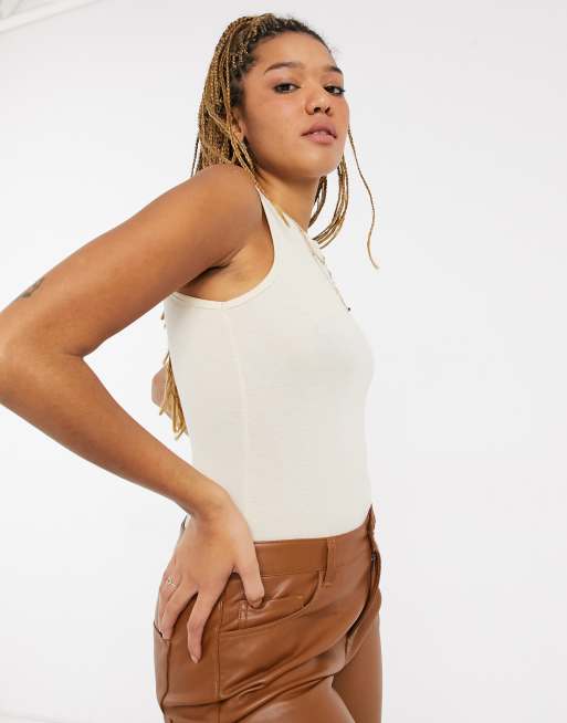 In The Style x Megan Mckenna - Body color cammello con dorso a vogatore