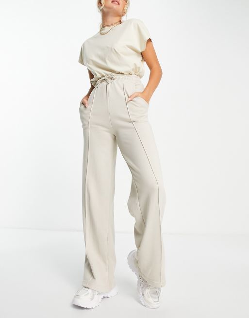 In The Style x Megan McKenna - Exclusieve joggingbroek met hoge taille en wijde pijpen in lichtbeige