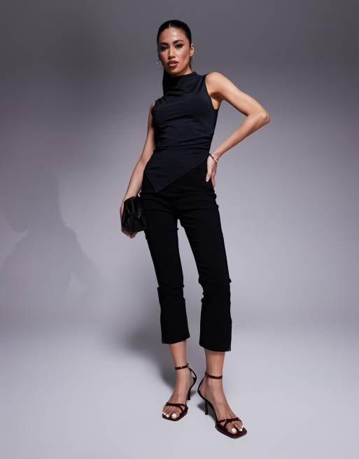 In The Style x Natalya Wright – Exklusive Caprihose aus Bengaline in Schwarz mit seitlichem Saumschlitz 