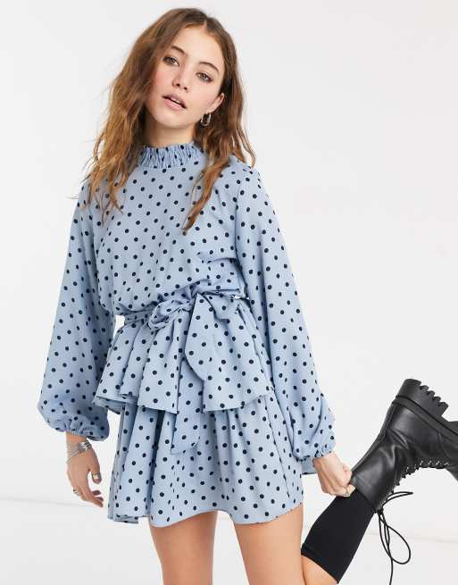 In The Style x Olivia Bowen – Blå prickig skaterklänning med hög ringning och skärp
