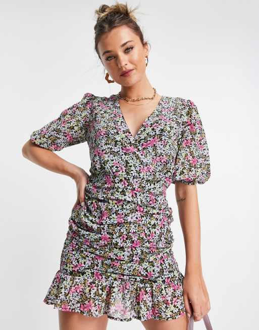 In The Style x Olivia Bowen - Robe cache-cœur courte à ourlet volanté - Multicolore fleuri