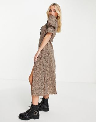 Femme In The Style x Olivia Bowen - Robe longue tendance folk à imprimé léopard - Marron
