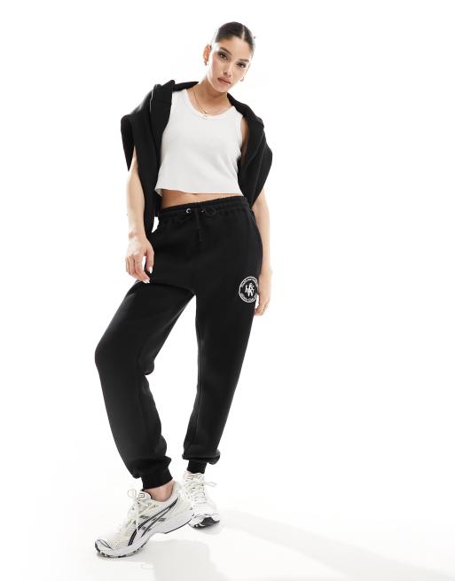 In The Style x Perrie Sian – Bestickte Jogginghose in Schwarz, Kombiteil