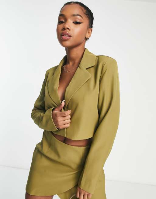 In The Style x Perrie – Sian – Blazer mit kurzem Schnitt in Khaki, Kombiteil